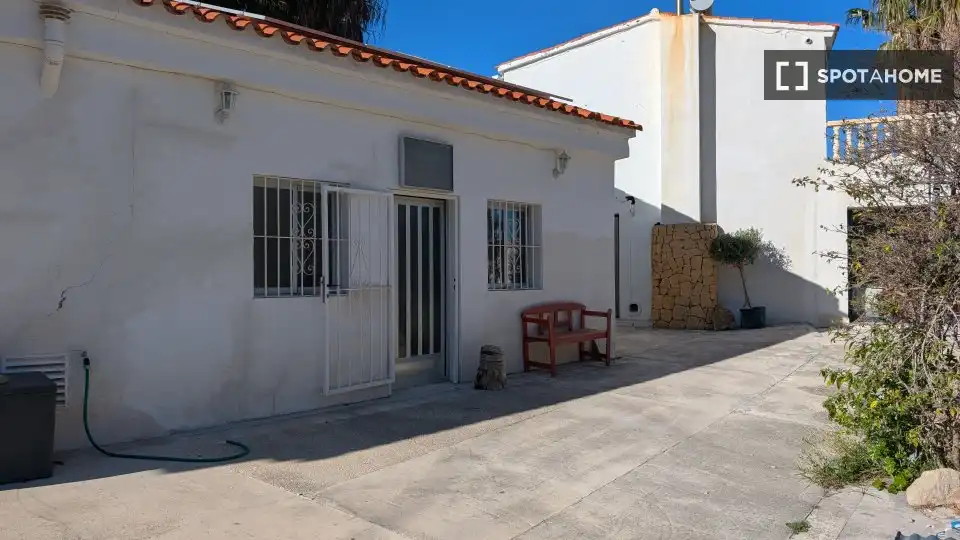 Vista exterior de Apartament per a compartir en Callosa d'en Sarrià amb Aire condicionat, Terrassa i Moblat