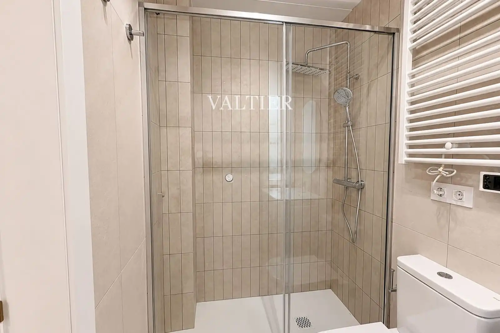 Badezimmer von Wohnung zur Miete in Madrid mit Möbliert