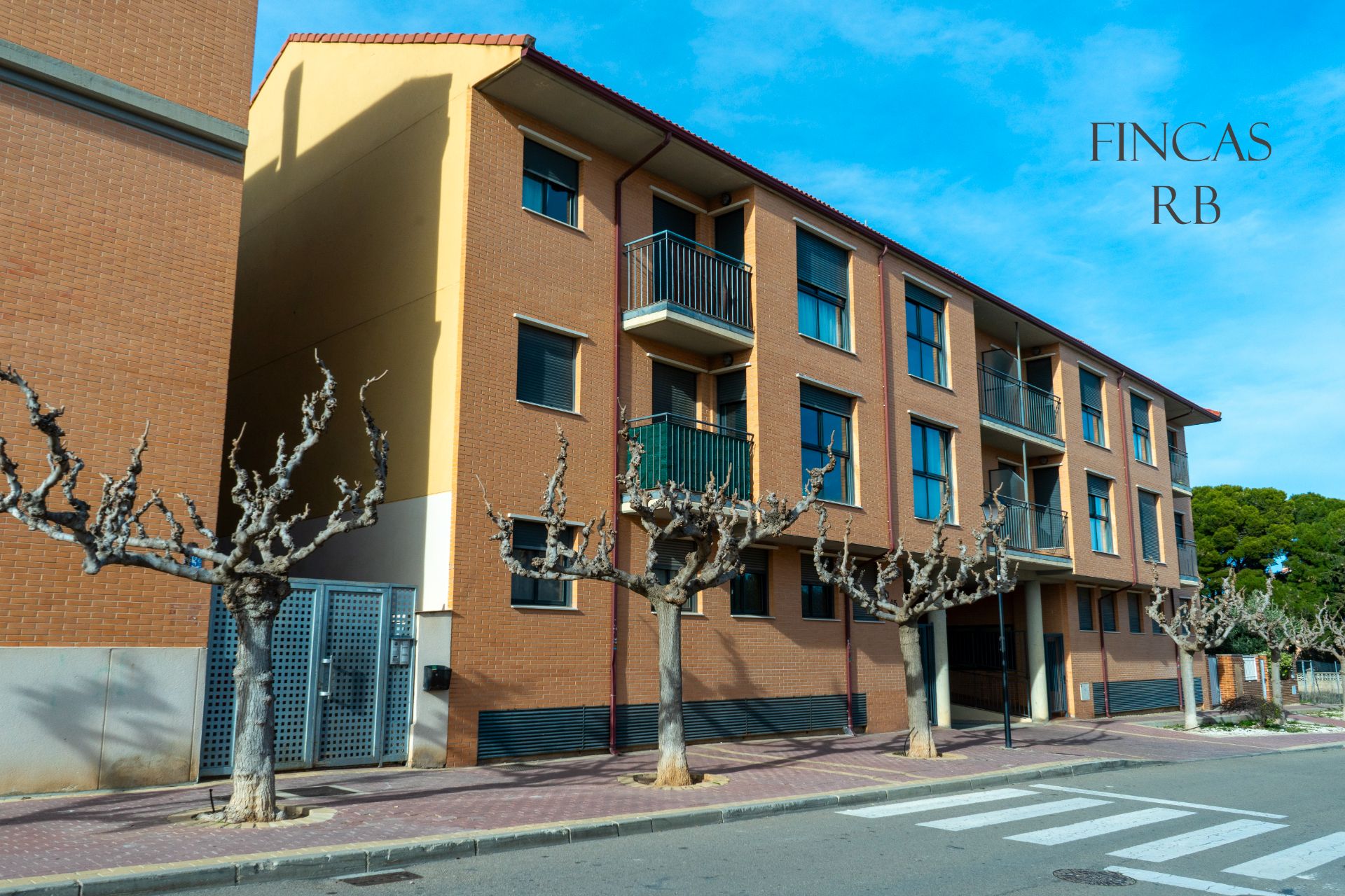 Exterior view of Single-family semi-detached for sale in La Muela  with Air Conditioner, Heating and Terrace