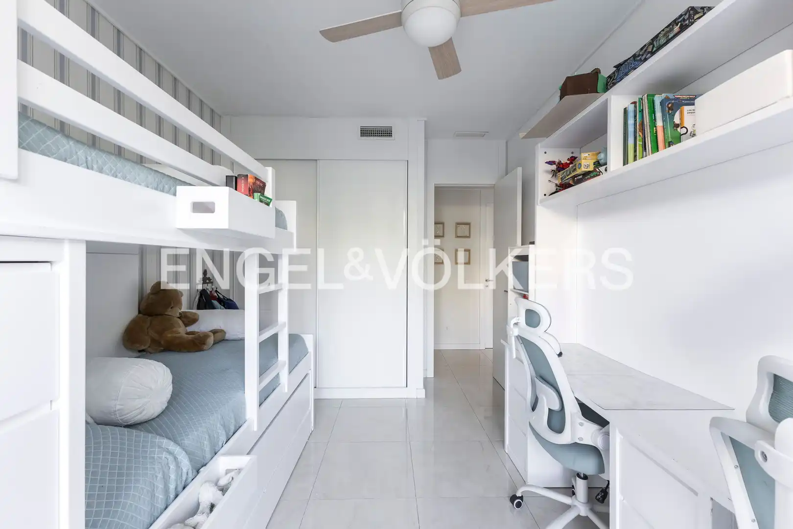 Habitación de Apartamento en venta en Pozuelo de Alarcón con Aire acondicionado, Calefacción y Jardín privado
