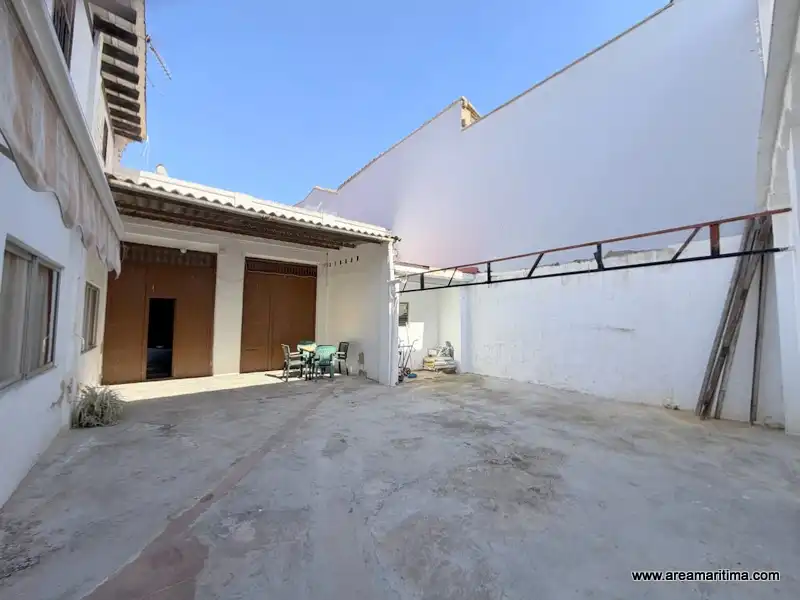 Vista exterior de Casa adosada en venta en Valencia con Trastero y Alarma