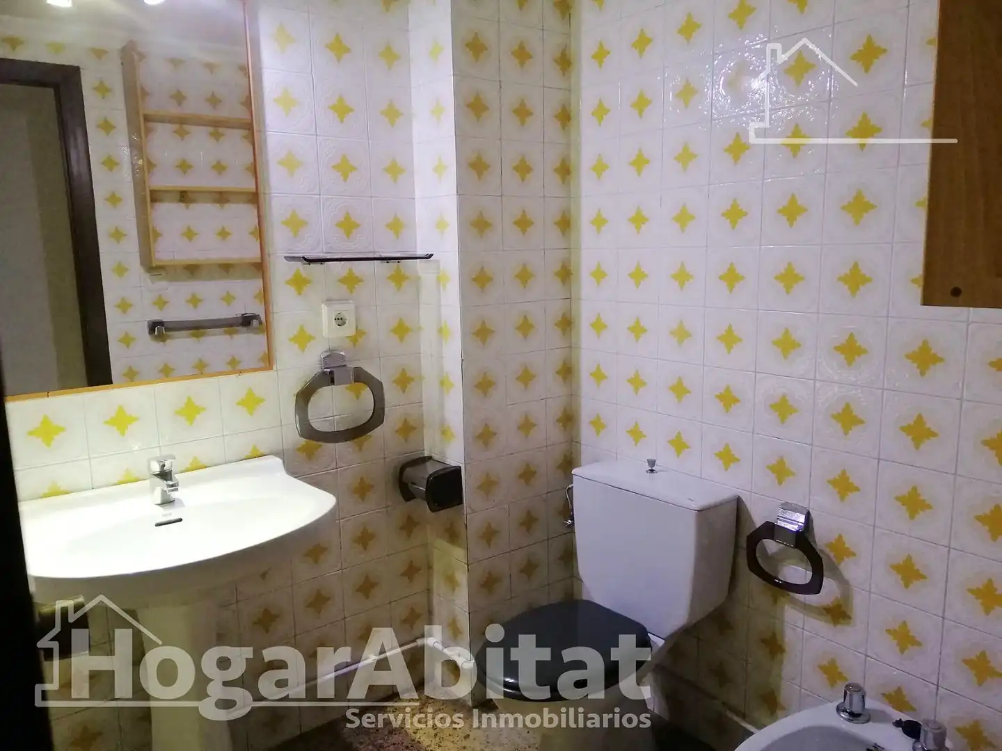 Badezimmer von Wohnung zum Verkauf in Castellón de la Plana / Castelló de la Plana mit Balkon