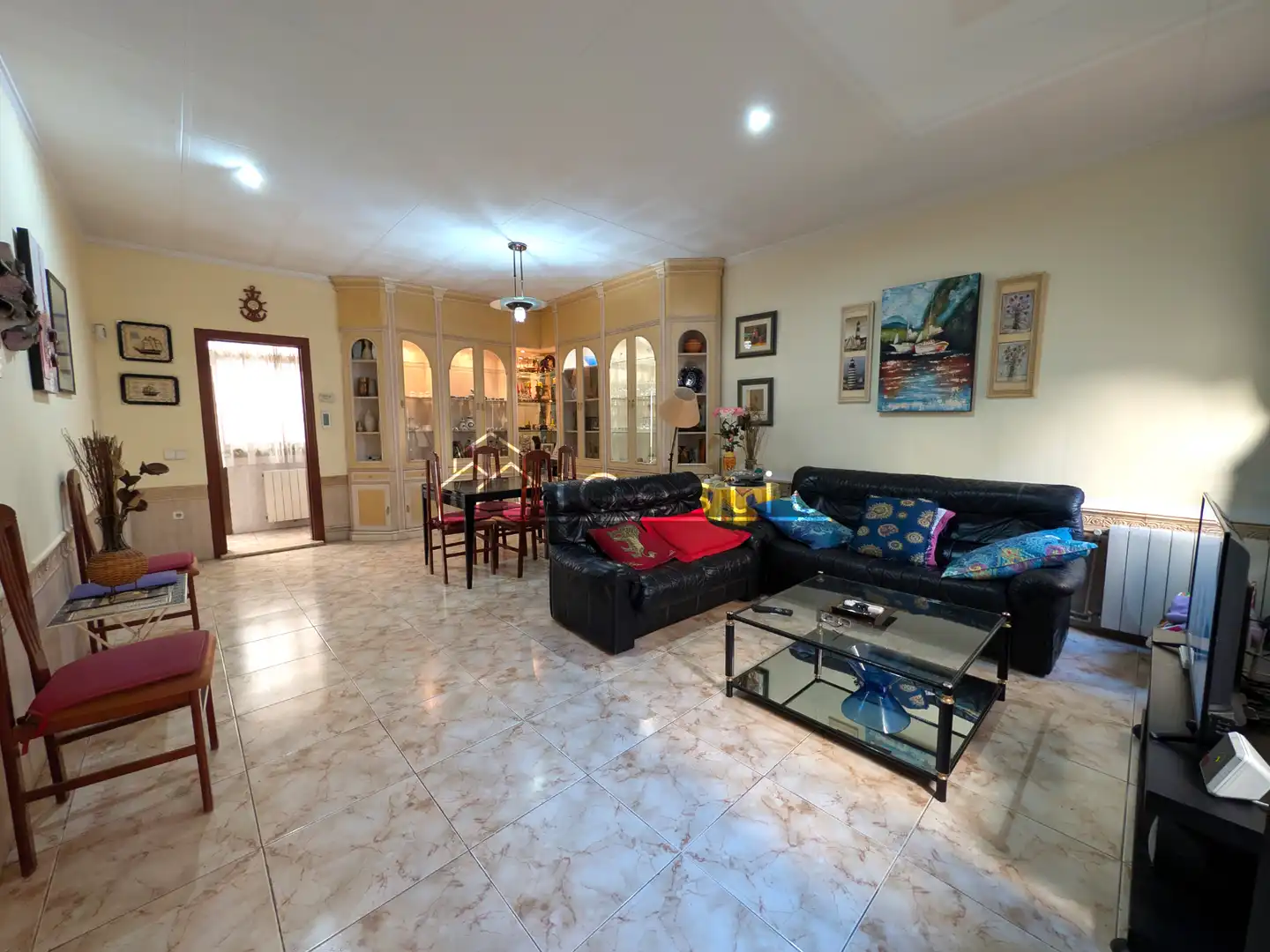 Sala d'estar de Casa adosada en venda en Santa Coloma de Gramenet amb Aire condicionat, Calefacció i Jardí privat