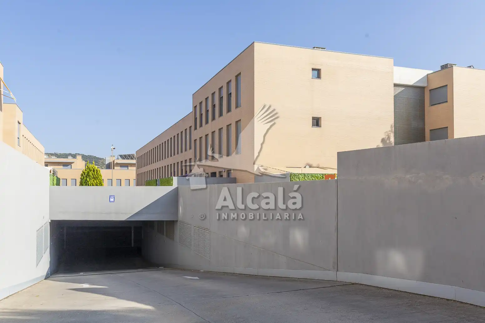 Außenansicht von Wohnung zum Verkauf in Villalbilla mit Klimaanlage, Heizung und Terrasse