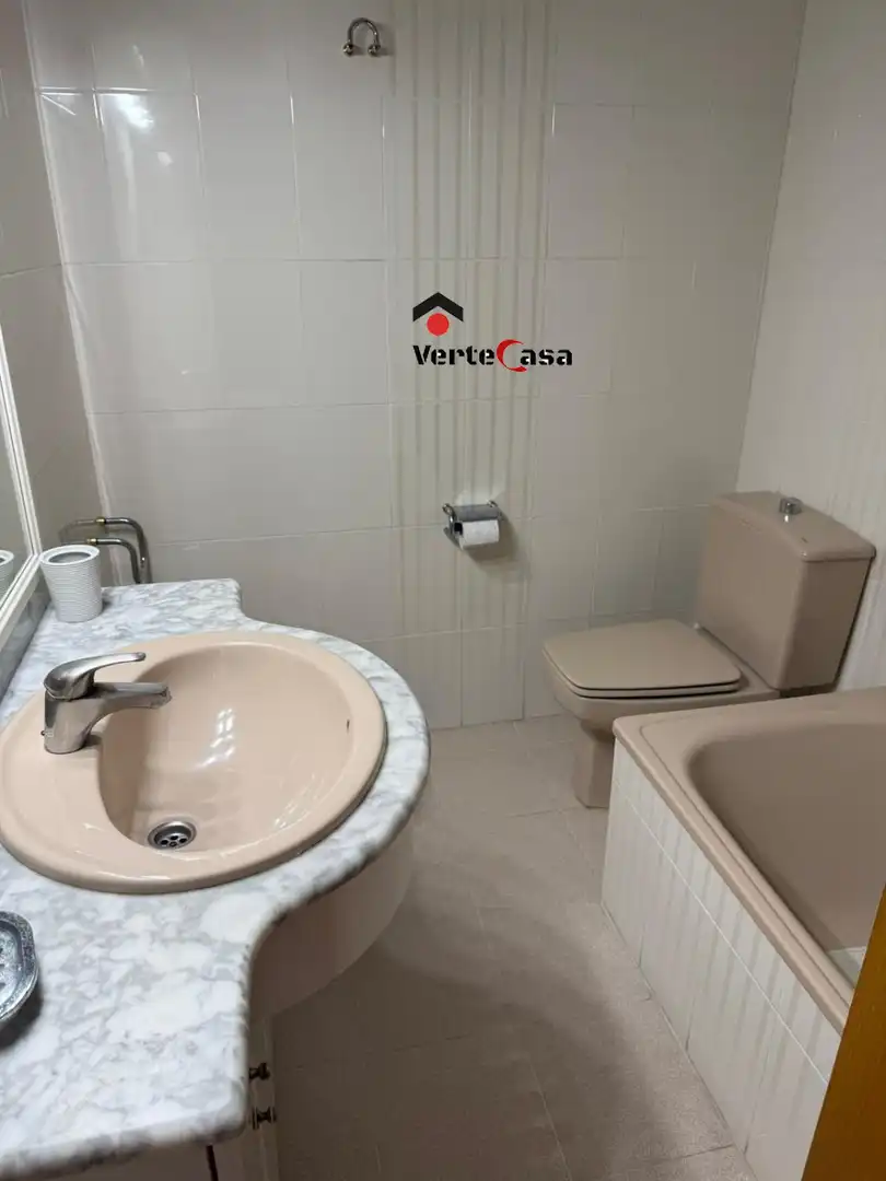Bany de Apartament de lloguer en El Puig de Santa Maria amb Calefacció, Terrassa i Piscina comunitària