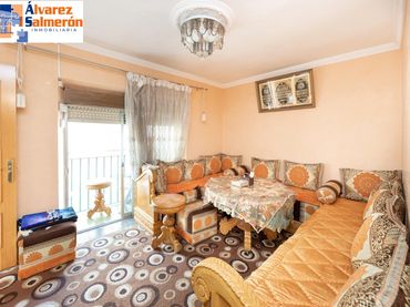 Piso con balcón en venta en Avenida DE DILAR