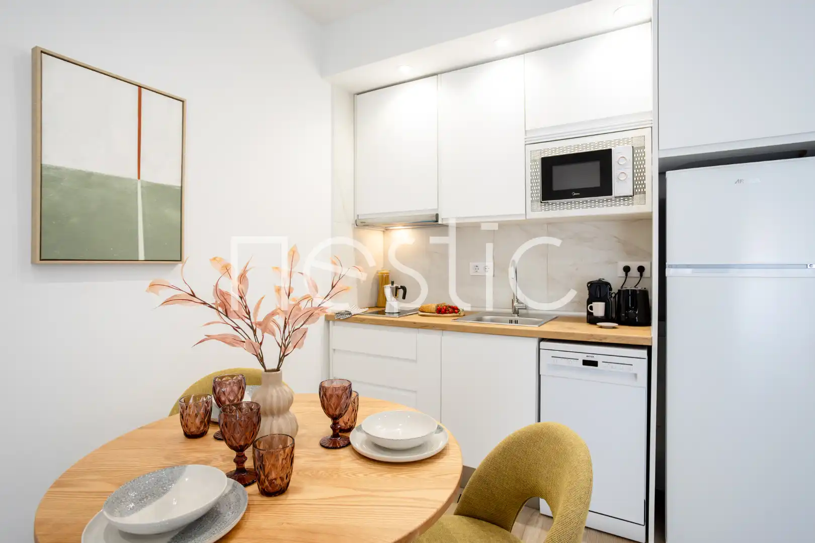 Cuina de Apartament de lloguer en Madrid amb Aire condicionat, Calefacció i Moblat