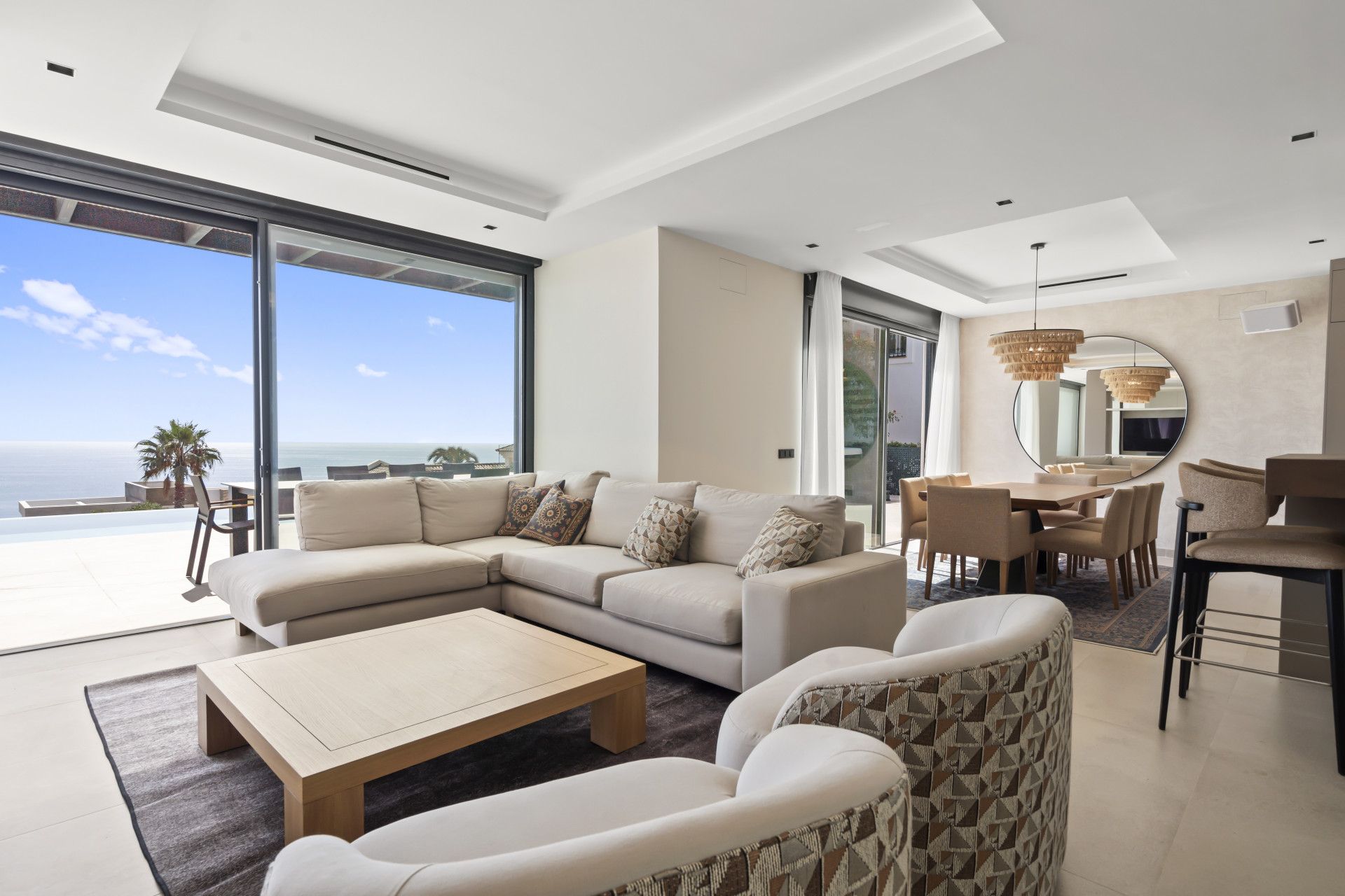 Sala de estar de Casa o chalet en venta en Manilva con Aire acondicionado, Jardín privado y Terraza