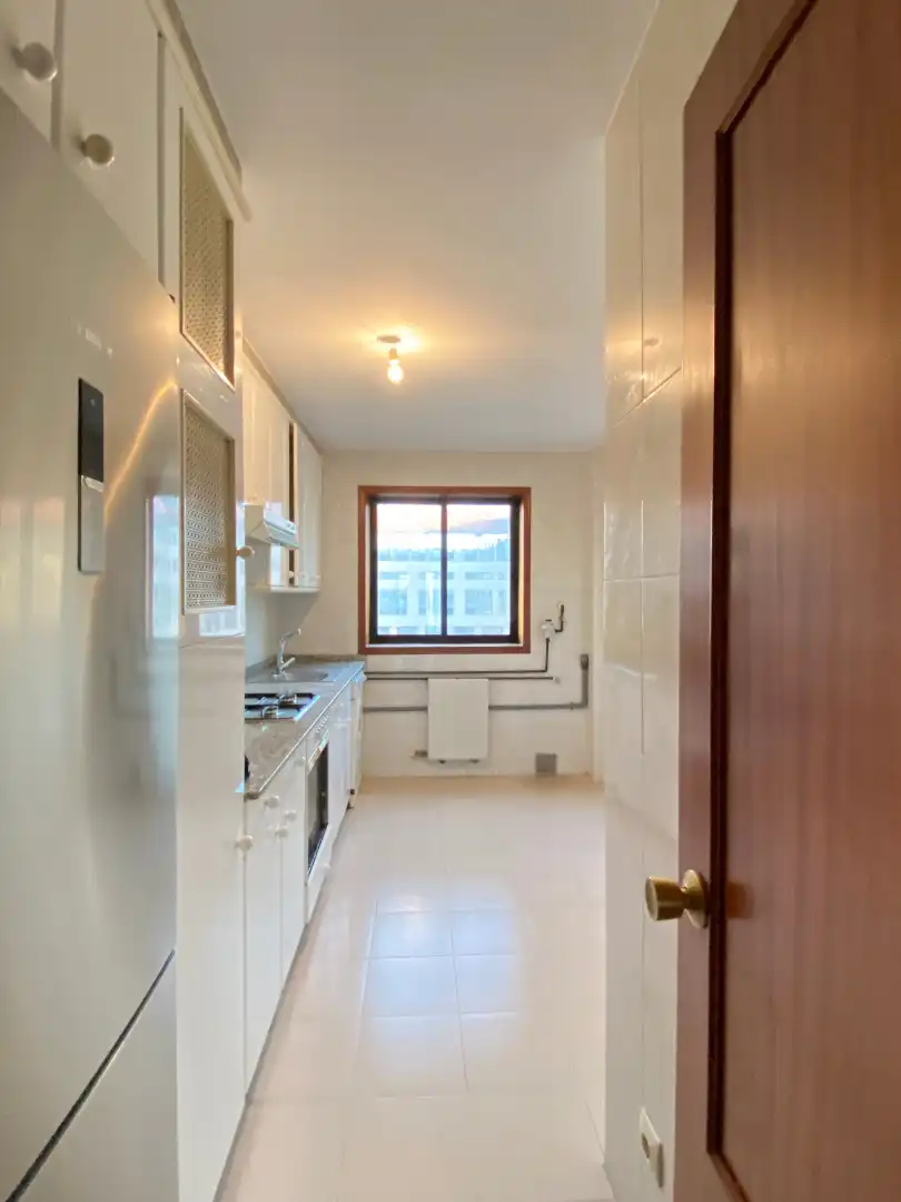 Cocina de Piso en venta en Santiago de Compostela  con Calefacción, Trastero y Amueblado