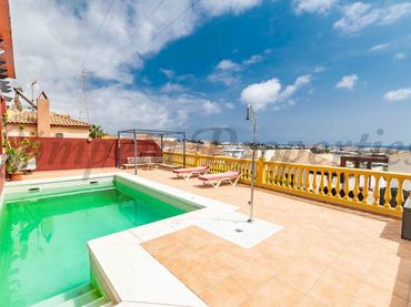 Casa con piscina en venta en Urbanización Santa Rosa