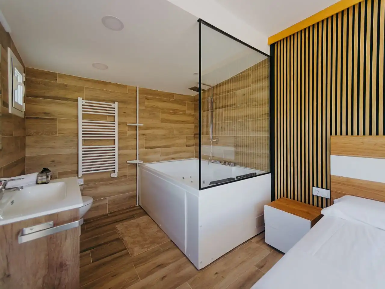 Badezimmer von Wohnung zur Miete in Castell d'Aro, Platja d'Aro i s'Agaró mit Klimaanlage und Terrasse