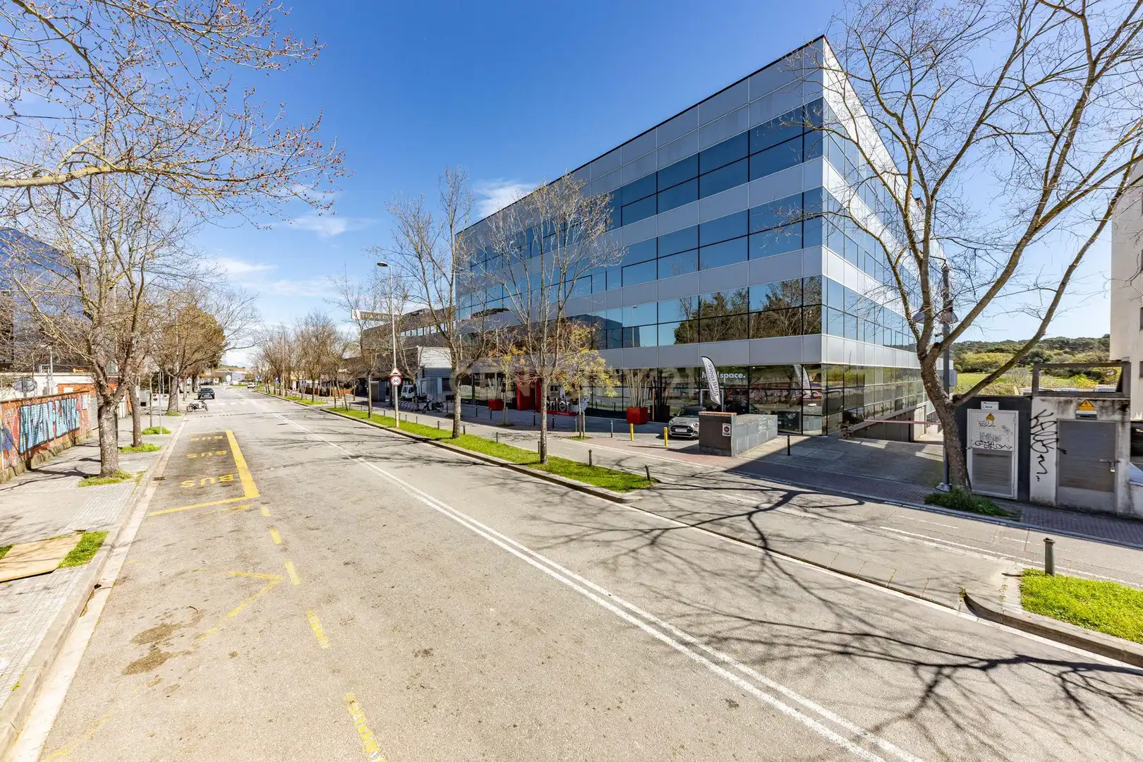 Vista exterior de Local en venta en Sant Cugat del Vallès