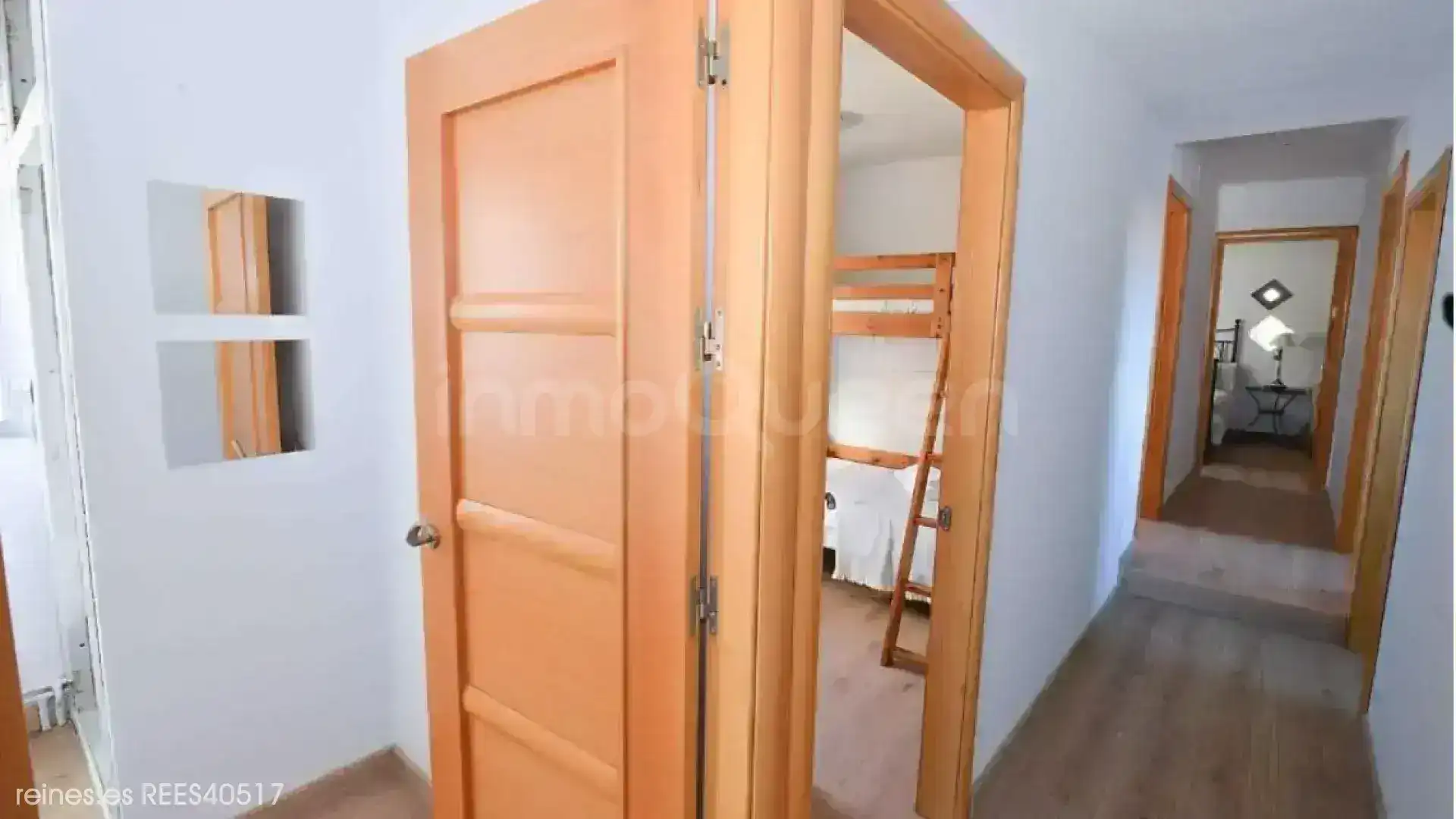Dormitori de Casa o xalet en venda en Val de San Vicente  amb Calefacció, Terrassa i Moblat