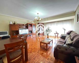 Living room of Flat for sale in Oviedo   with Terrace and Balcony