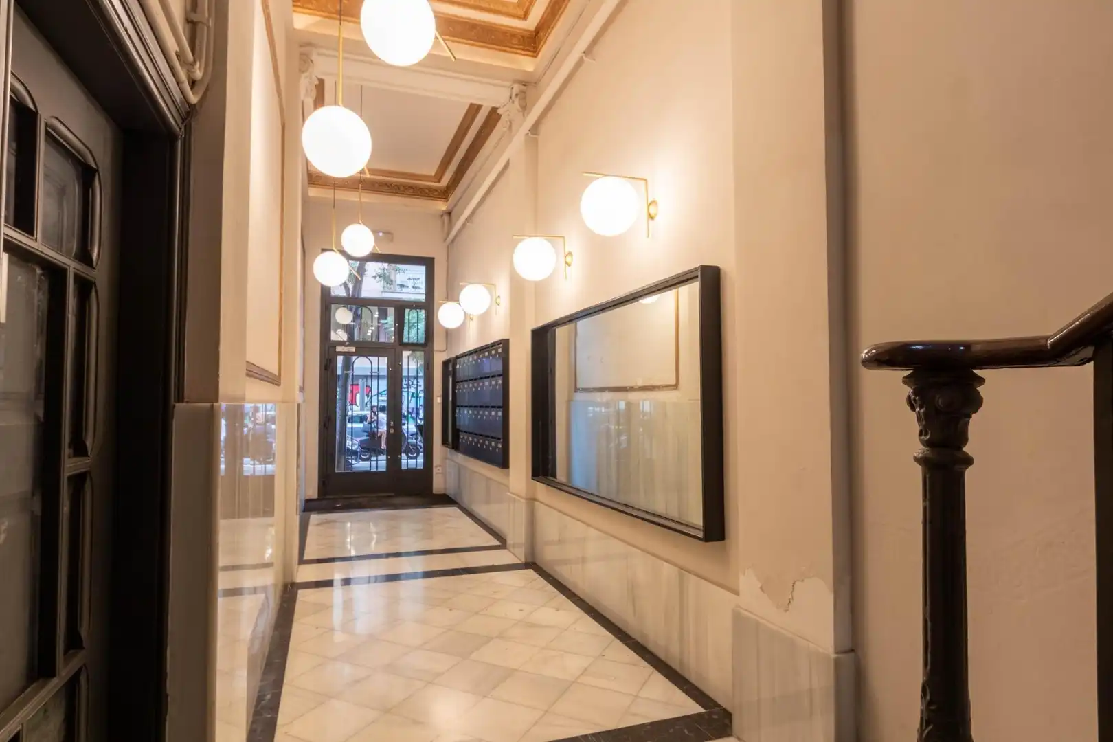 Ground floor for sale in Eixample