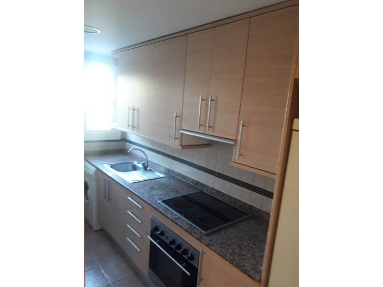 Cuina de Estudi de lloguer en Girona Capital amb Traster