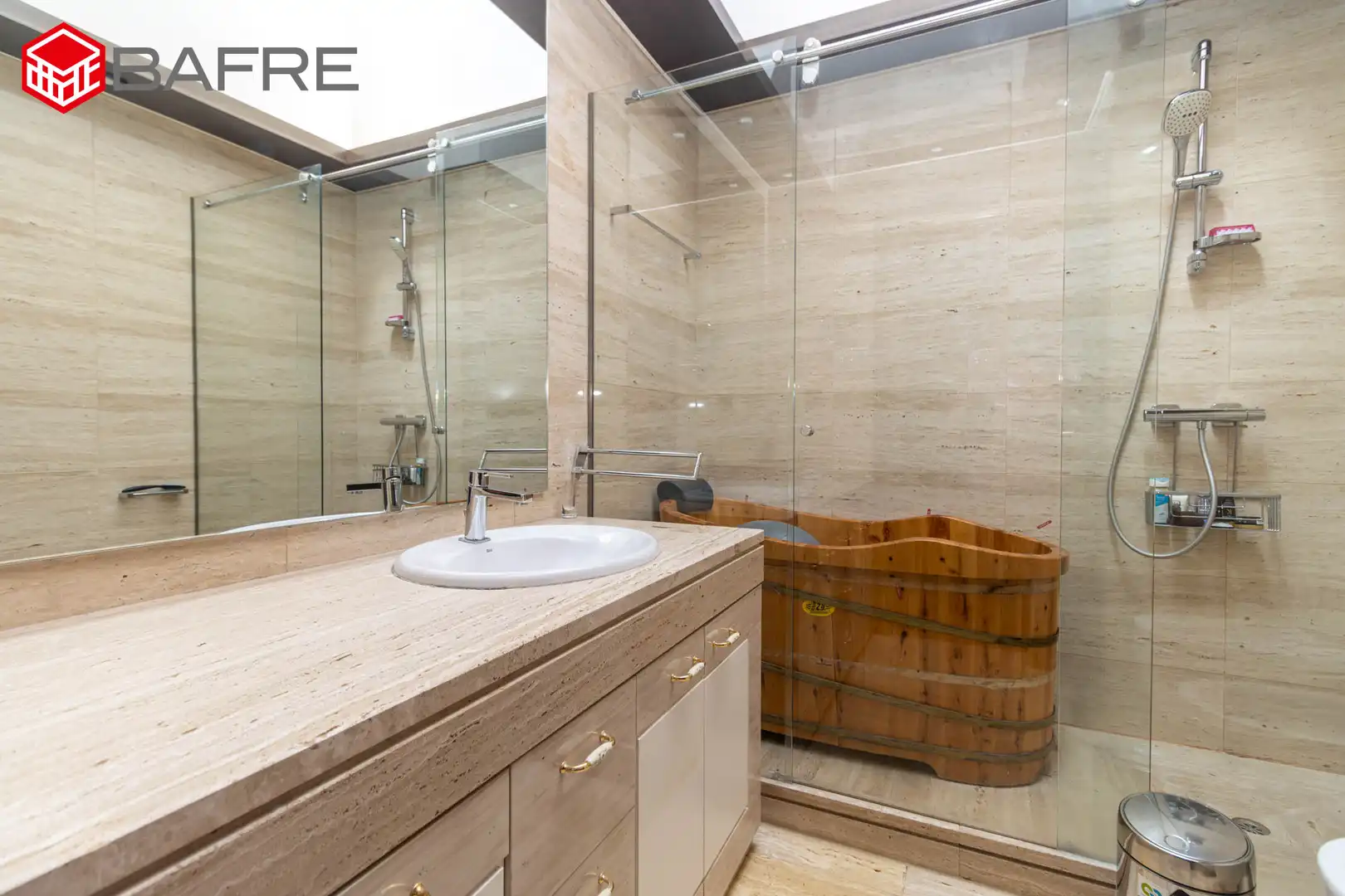 Bathroom of Houses for sale in Pozuelo de Alarcón  with Air Conditioner, Private garden and Storage room