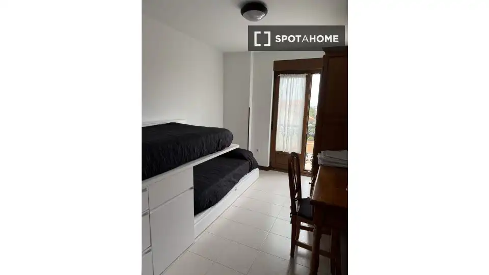 Dormitori de Apartament per a compartir en Santander amb Aire condicionat, Terrassa i Moblat