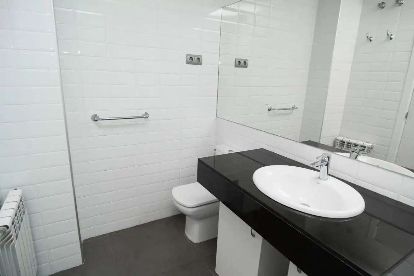 Bathroom of Flat for rent in Sant Cugat del Vallès  with Heating, Terrace and Storage room