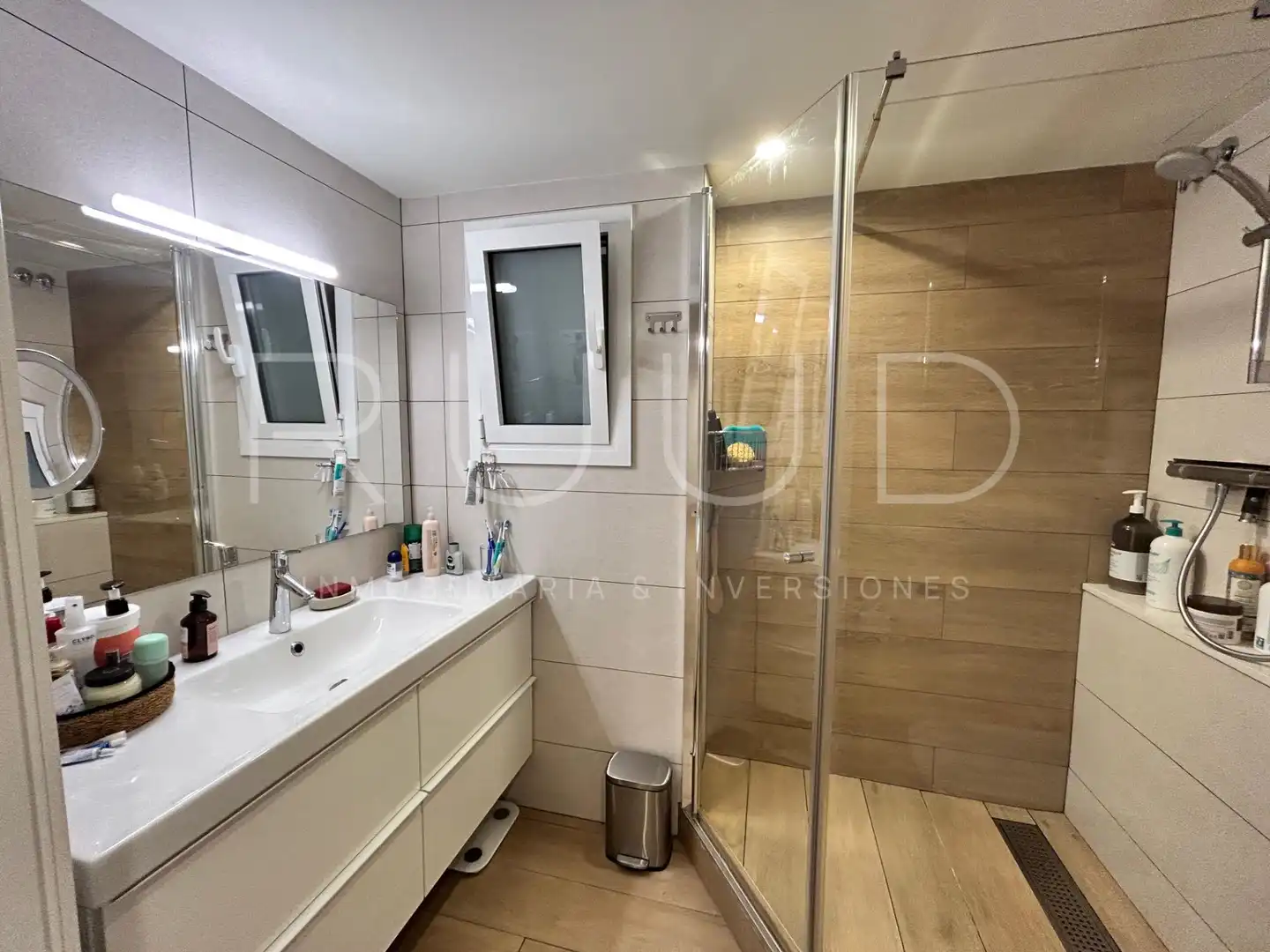 Bathroom of Flat for sale in Castelldefels  with Air Conditioner, Heating and Parquet flooring
