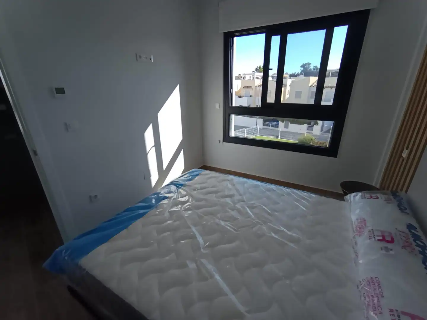 Dormitori de Apartament en venda en Orihuela amb Aire condicionat, Terrassa i Moblat