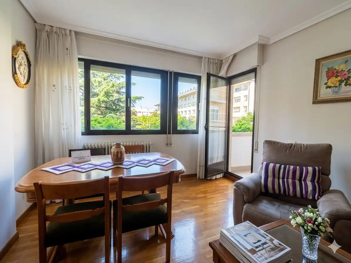 Sala de estar de Piso en venta en  Logroño con Calefacción, Parquet y Terraza