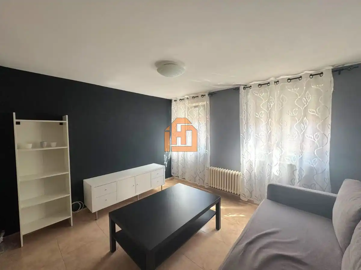 Apartamento en alquiler en Calle Doña Urraca, imagen 2