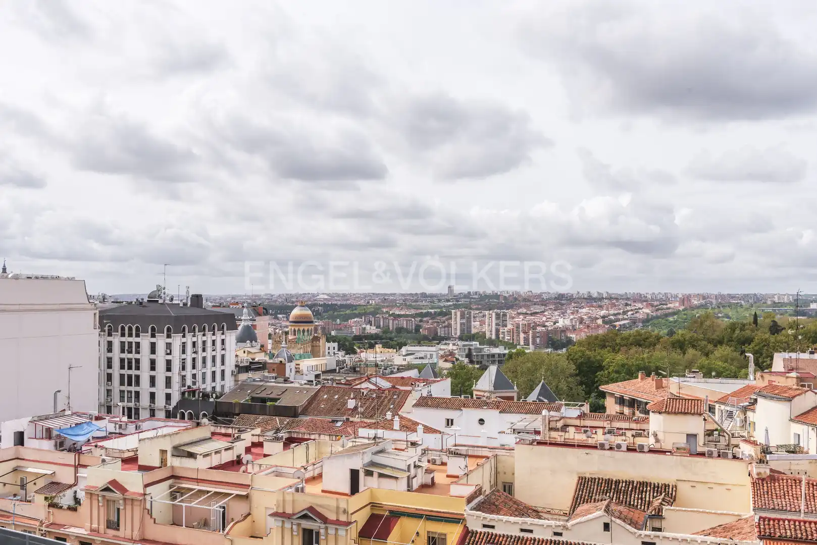Außenansicht von Wohnung zur Miete in Madrid mit Klimaanlage, Heizung und Möbliert