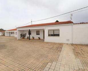 Exterior view of House or chalet for sale in Badajoz Capital  with Air Conditioner