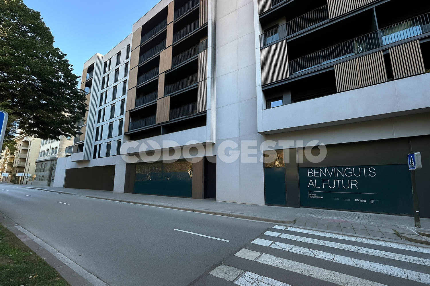 Vista exterior de Local en venda en Vic