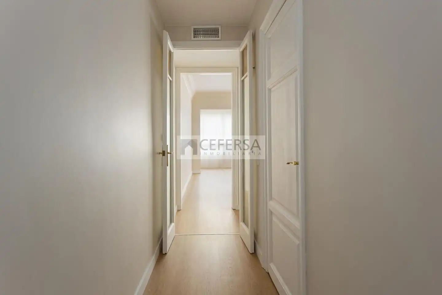 Flat for sale in Barcelona  with Air Conditioner, Heating and Parquet flooring