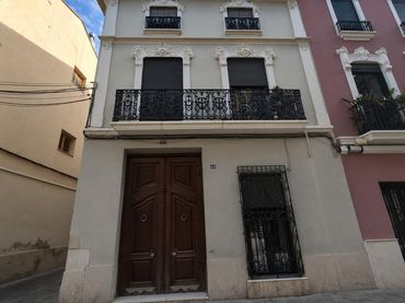 Casa con balcone in vendita a Casc Urbà