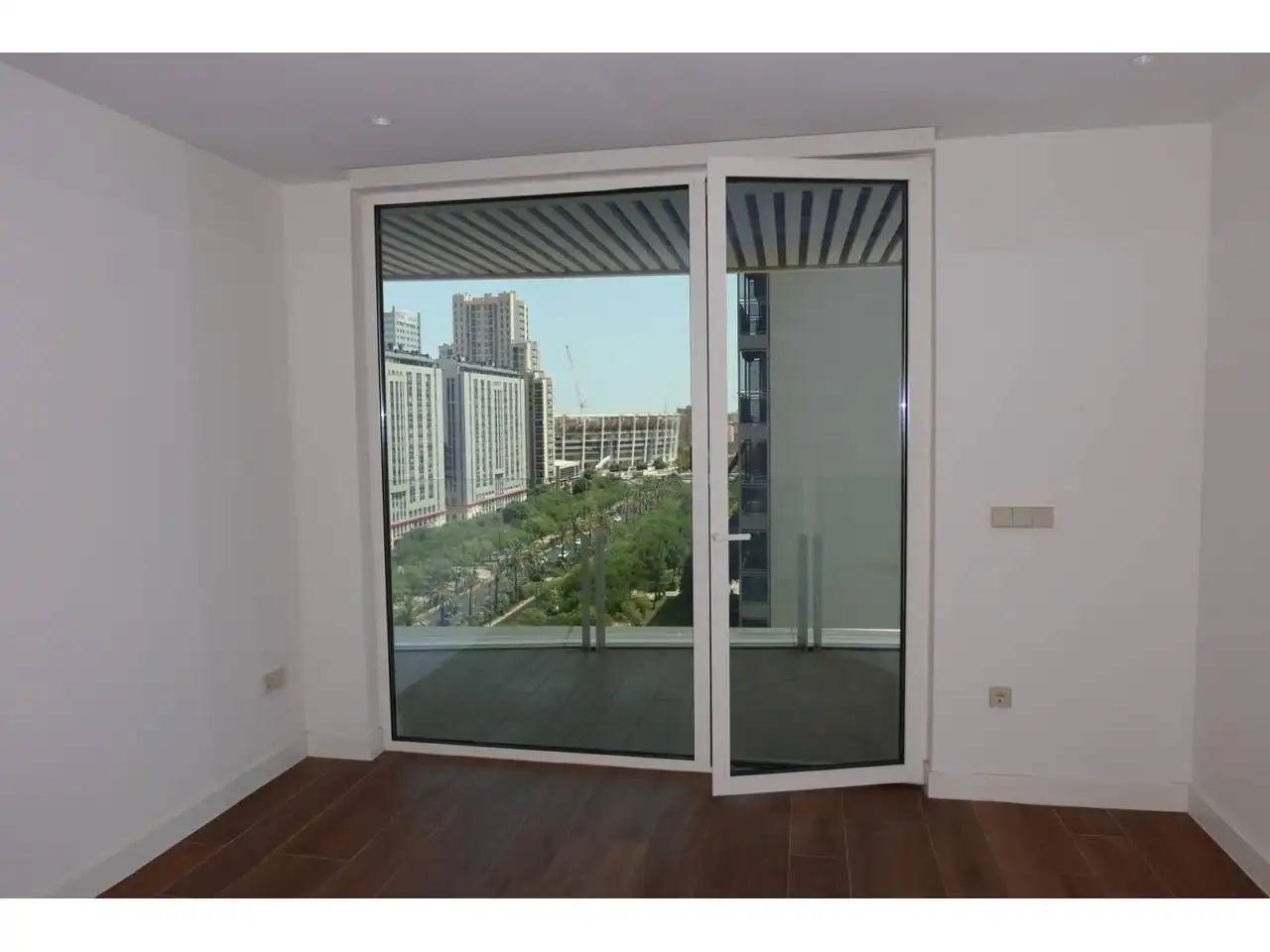 Wohnung zur Miete in Valencia mit Klimaanlage, Parkett und Balkon