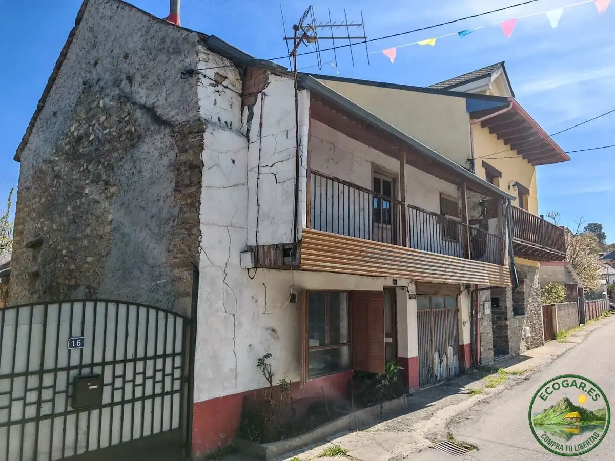 Vista exterior de Casa o xalet en venda en Castropodame amb Jardí privat i Traster