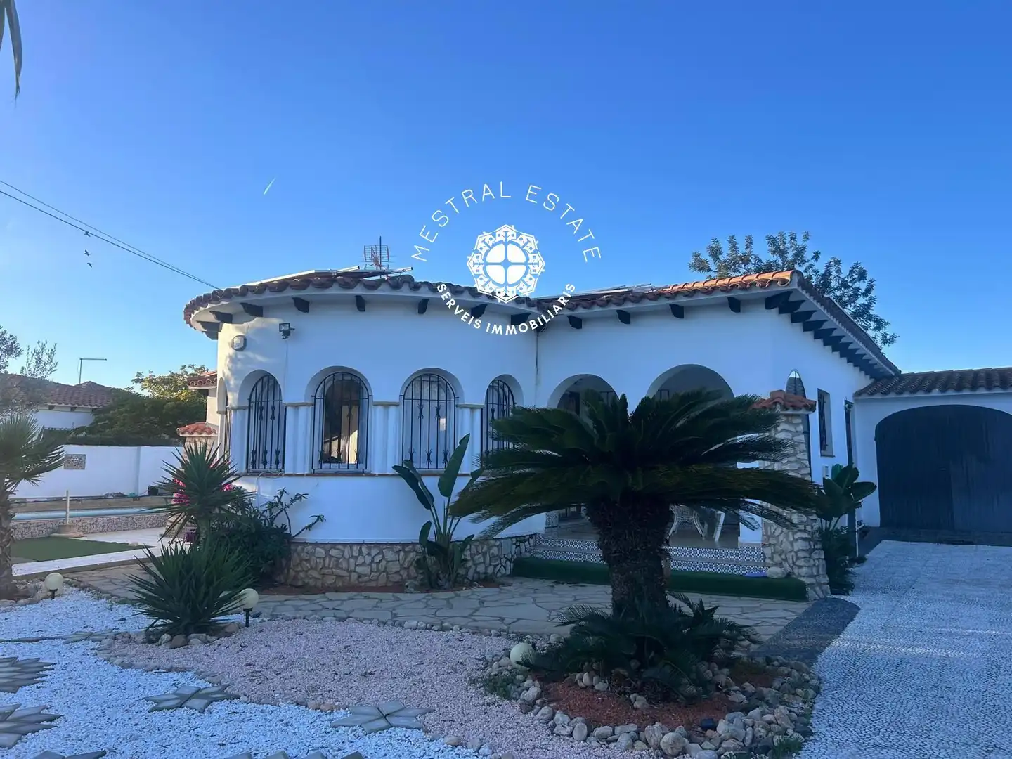 Vista exterior de Casa o xalet en venda en Mont-roig del Camp amb Aire condicionat, Calefacció i Terrassa