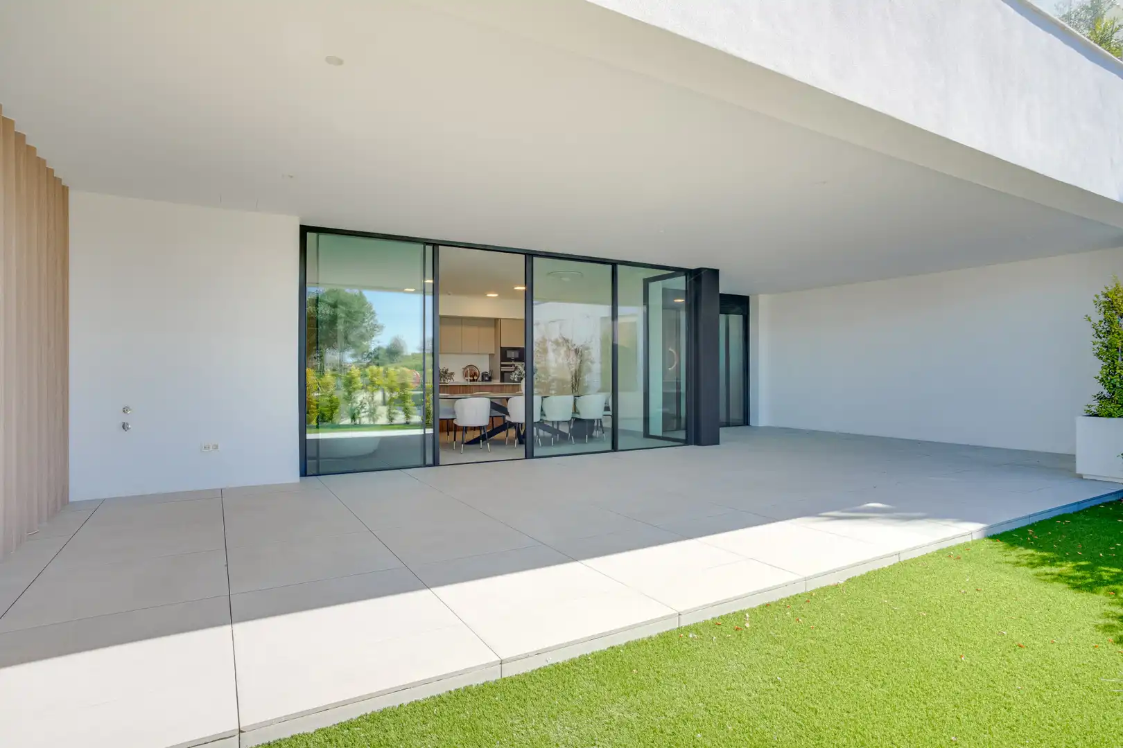 Exterior view of Ground floor for sale in Marbella  with Air Conditioner, Private garden and Terrace