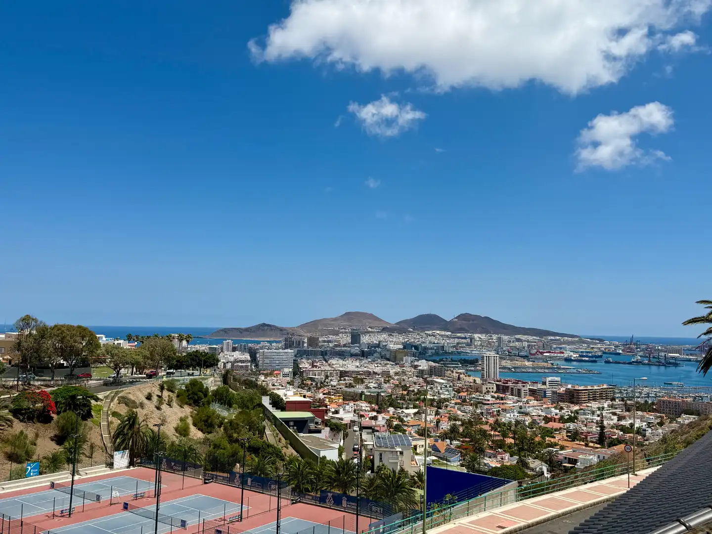 Vista exterior de Ático en venta en Las Palmas de Gran Canaria con Terraza