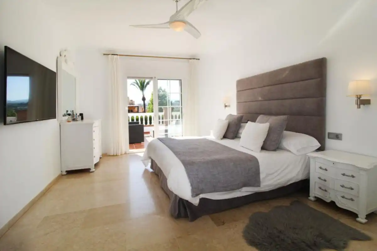 Casa amb piscina en venda a Nueva Andalucía, imagen 2