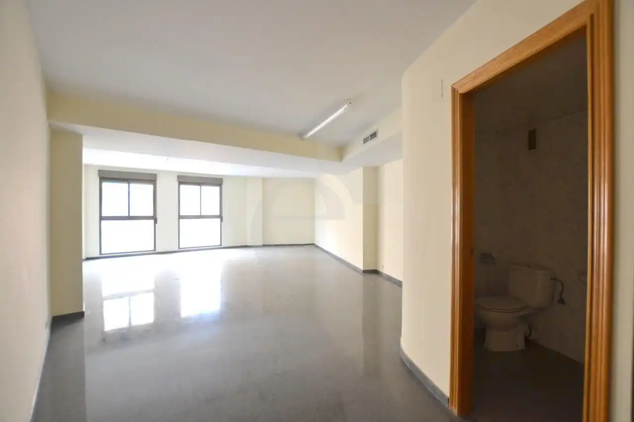 Office space with lift to rent in Jesús