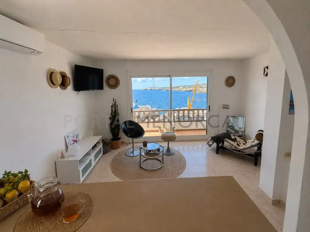Sala d'estar de Apartament en venda en Sant Lluís amb Aire condicionat, Terrassa i Balcó