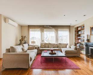 Sala d'estar de Àtic de lloguer en  Barcelona Capital amb Aire condicionat, Calefacció i Terrassa