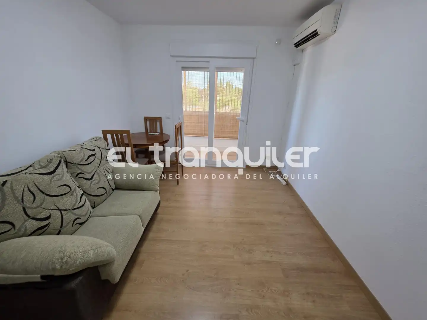 Living room of Flat for rent in Madrid  with Air Conditioner, Terrace and Furnished