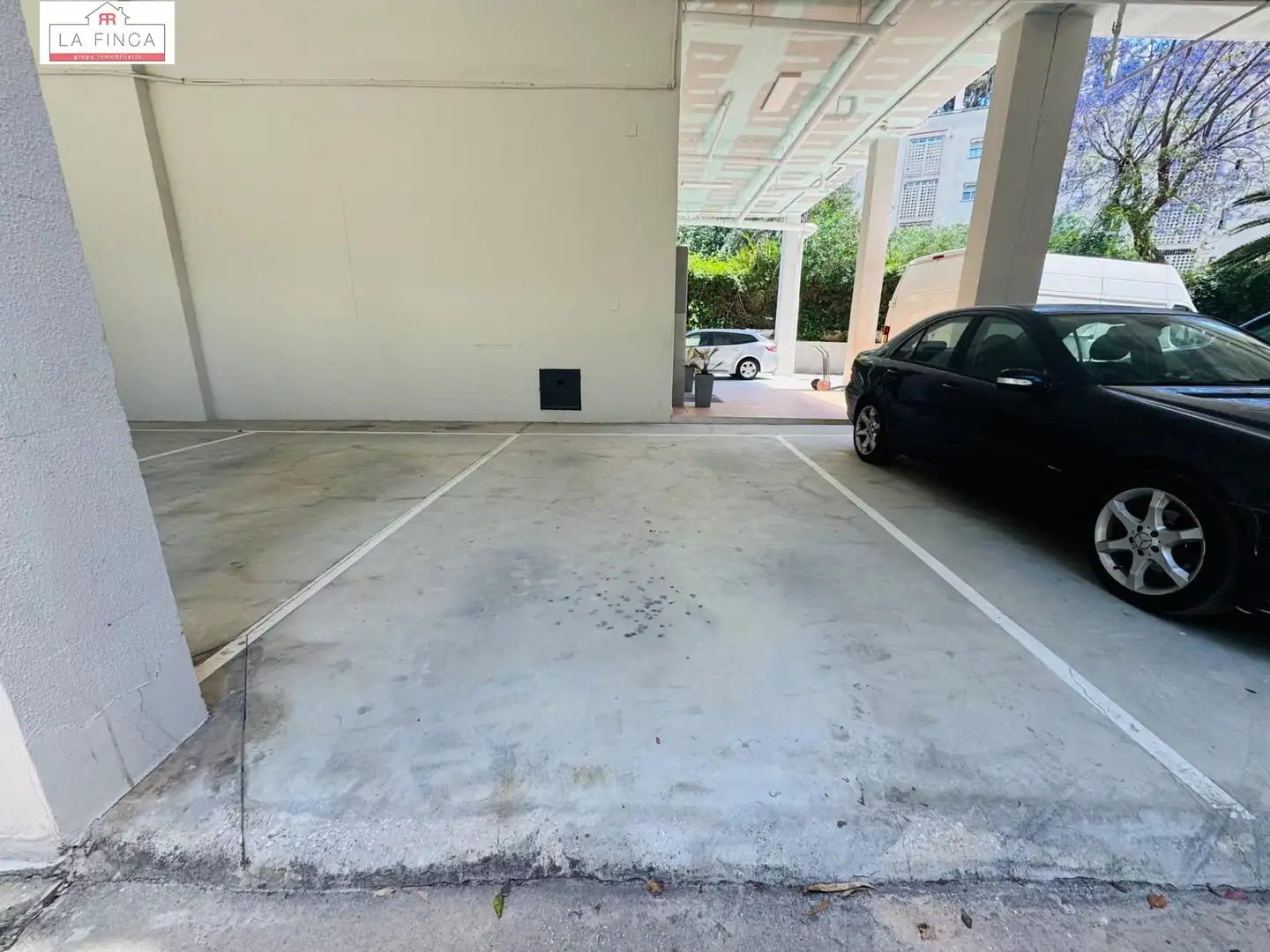 Aparcament de Pis en venda en Málaga amb Aire condicionat, Parquet i Piscina comunitària