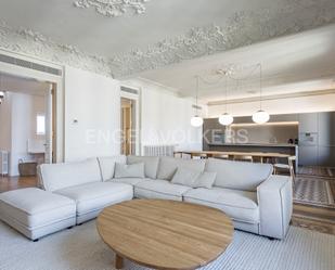 Sala d'estar de Apartament en venda en  Barcelona Capital amb Aire condicionat, Calefacció i Parquet