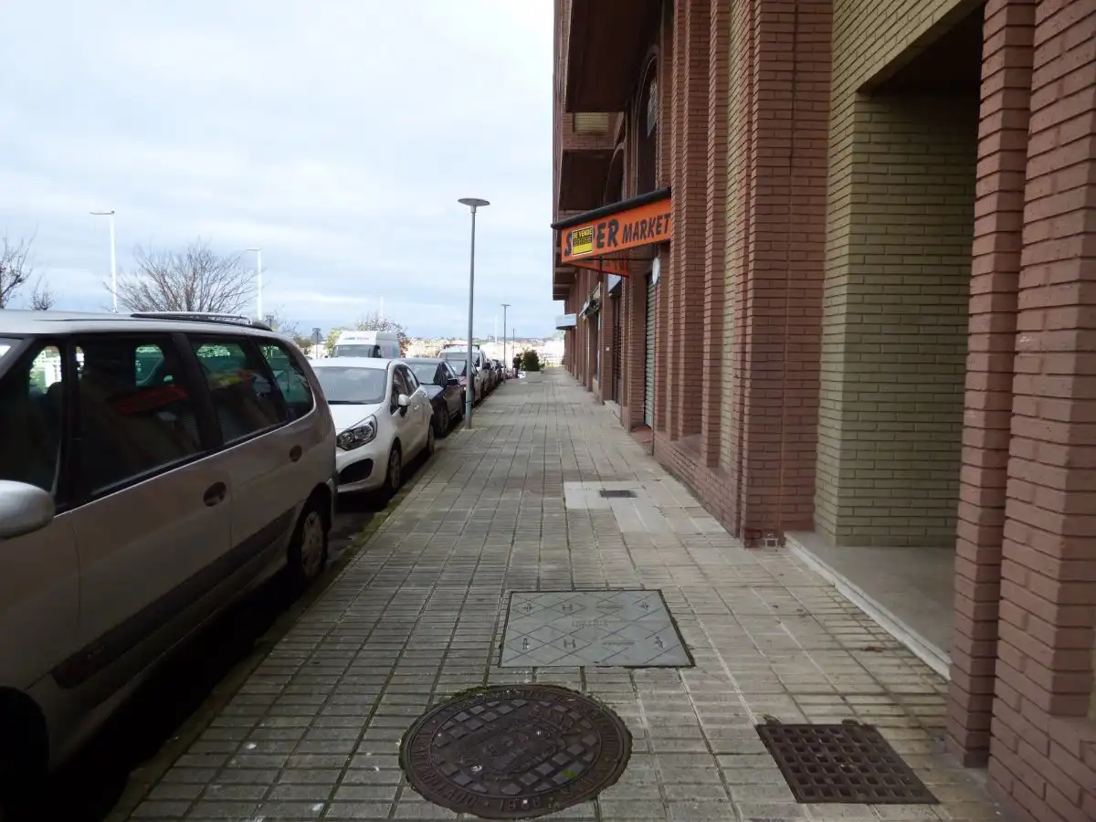 Locale commerciale in vendita a Avenida de Camilo Alonso Vega, imagen 2
