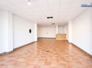 Locale commerciale in affitto a Lebrija