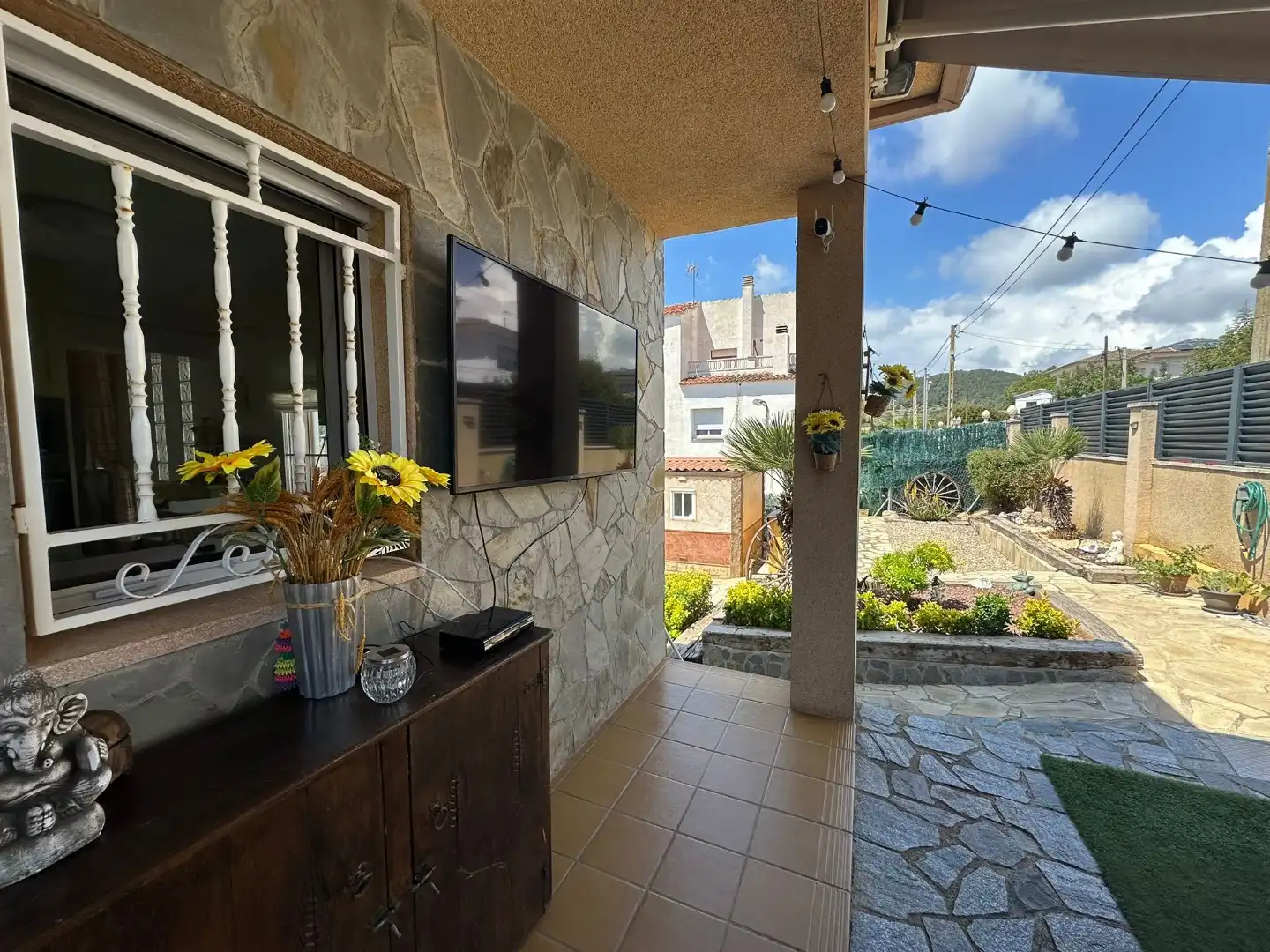 Chalet con jardín en venta en Carrer Garraf 25