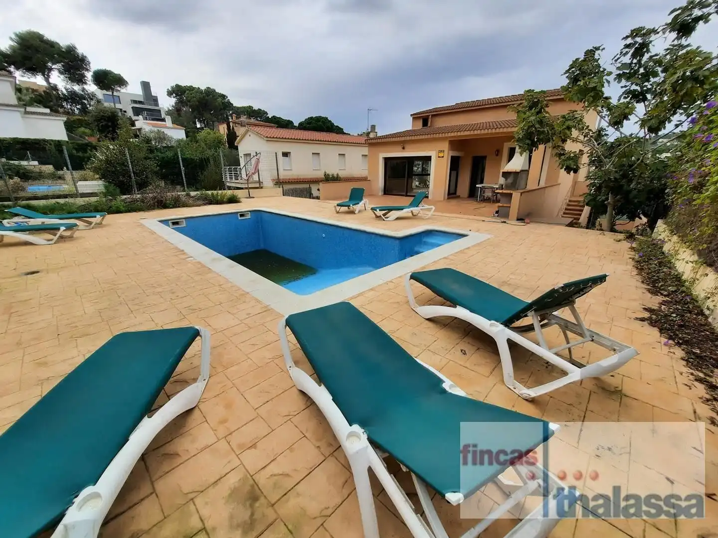 Casa amb piscina en venda a Montgoda