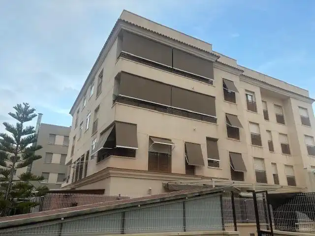 Vista exterior de Piso de alquiler en Elche / Elx con Aire acondicionado, Amueblado y Balcón