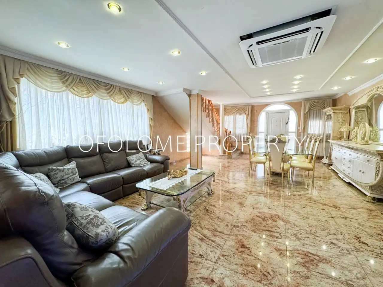Sala de estar de Casa o chalet en venta en Santa Perpètua de Mogoda con Aire acondicionado, Calefacción y Jardín privado